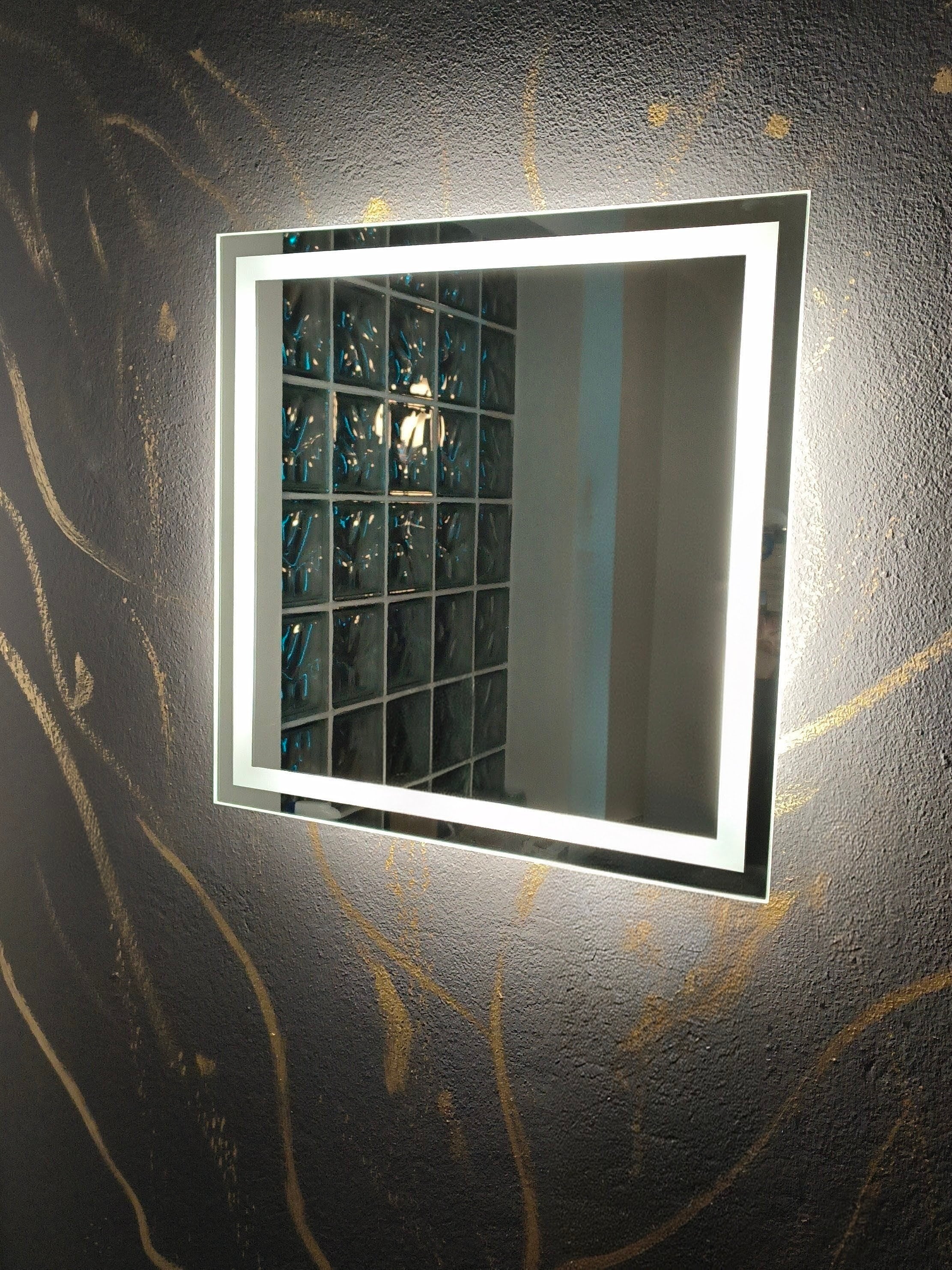 LED mirror La Luna wall switch – front view, COB LED lighting, premium wall mirror by Anima Art